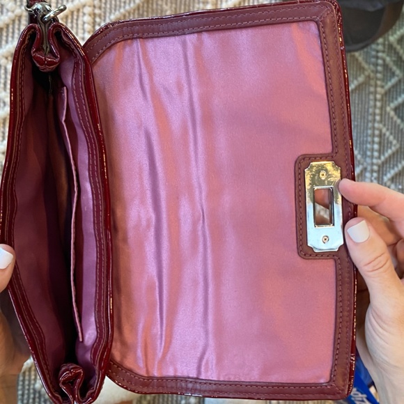 Coach patent leather clutch - Picture 3 of 7